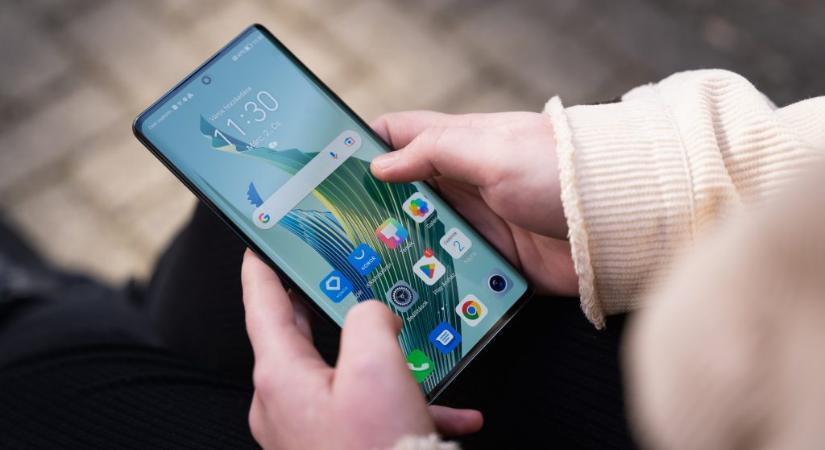 Zavar a Fideszben? Csák kitiltaná, Pintér minisztériuma viszont nem nyúlna a tantermi mobilokhoz