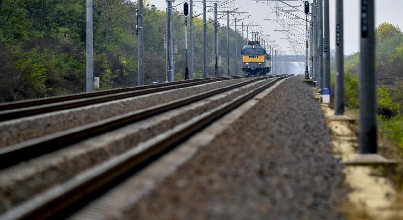 Tragédia: gázolt a vonat Debrecennél