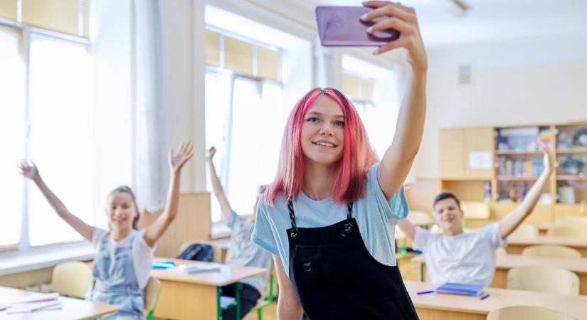 Ön szerint ki kellene tiltani a mobiltelefonokat a tantermekből? - Csak mert a két minisztérium ellentmondásba keveredett a témában