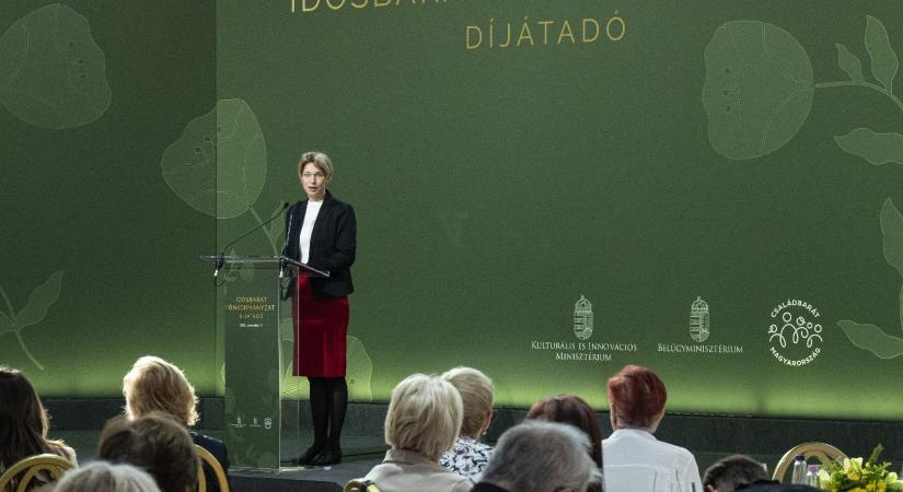 Megkapta az elhunyt Turi-Kovács Béla mandátumát Hornung Ágnes