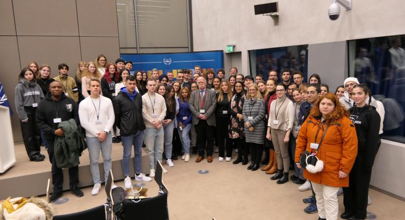 Újabb nemzetközi képzésen jártak az Apáczai-karosok