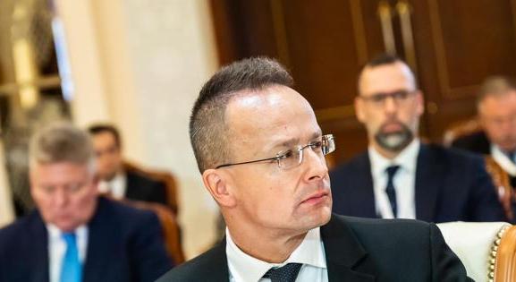 Szijjártó Péter megint nem tudta türtőztetni magát