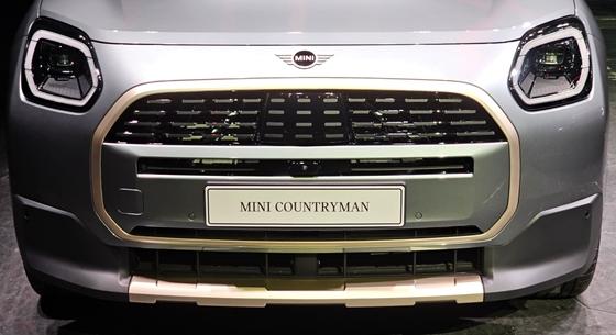 A legnagyobb Mini: bepattantunk a BMW X1 nyakán lihegő vadonatúj Countrymanbe