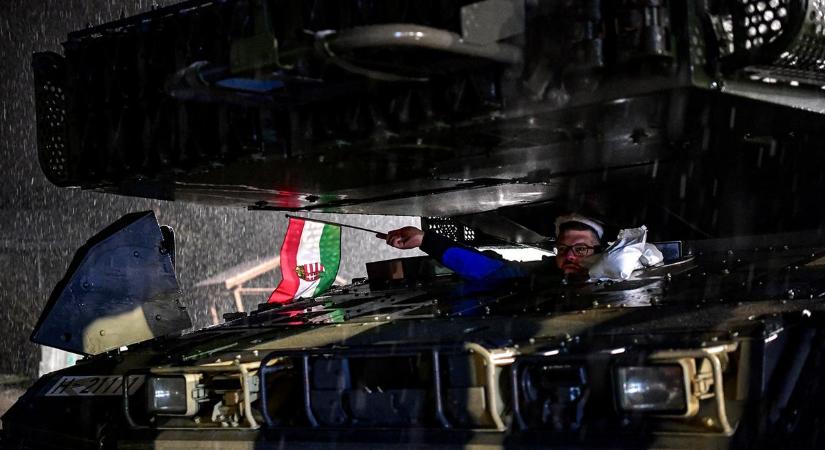 A Magyar Honvédségnél is járt a Mikulás: megérkeztek a legmodernebb Leopard 2 A7-s harckocsik