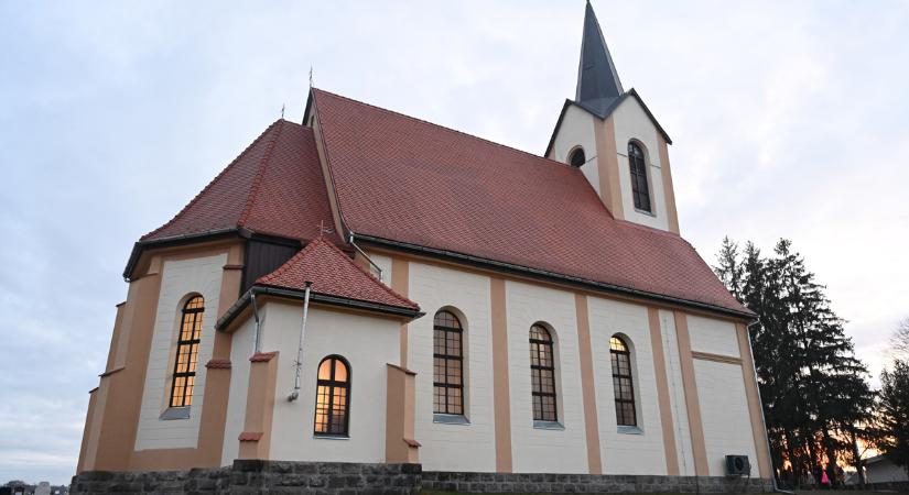 Megújult Székelyvarság római katolikus temploma
