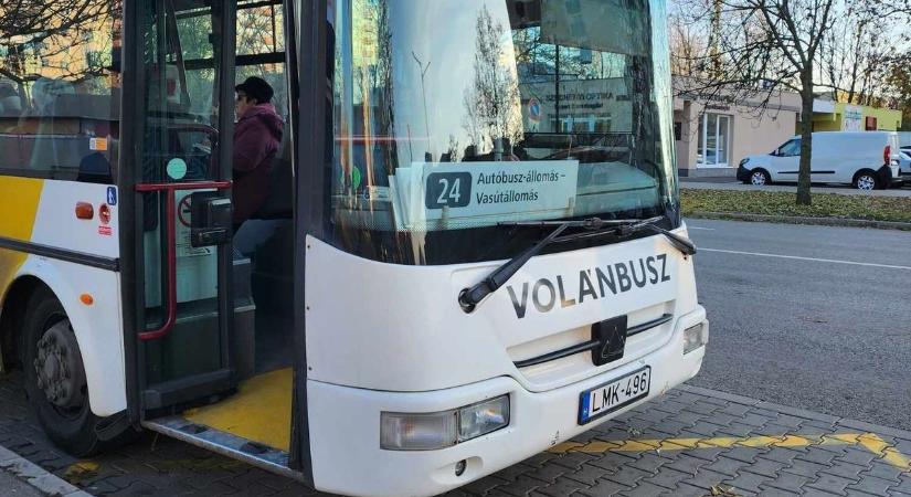 „Homlokon is ütötte magát" – autista kisfiúnak esett neki egy szolnoki buszsofőr
