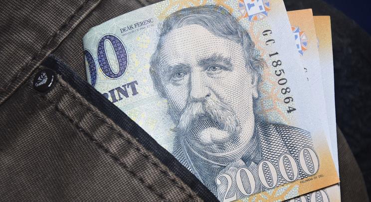 Jó hír a családoknak! Januártól több családi ellátás összege emelkedik