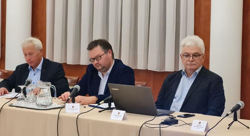 Soltvadkerti közmeghallgatás, szerény érdeklődéssel: a paksi atomerőműtől is kapna vizet a Homokhátság