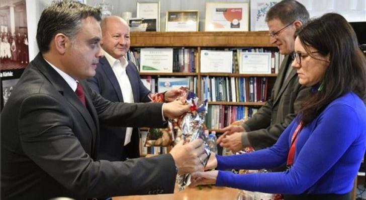 Mikuláscsomagokat adott át a KDNP