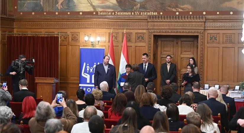 Nyíregyháza polgármestere a kitüntetettek között - átadták a Göllesz Viktor-ösztöndíjakat és a Frim Jakab-emlékérmet