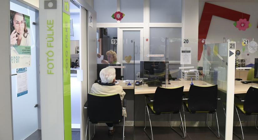 A kormány a rendszámok és a jogosítványok eljárásánál is változtatásra készül