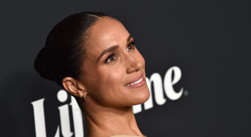 Erre senki sem számított: Meghan Markle ékszerével üzent III. Károlynak