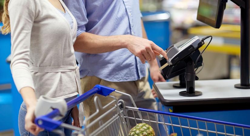 Nagybevásárlást tartottak a csalók a talált Szép-kártyával Szolnokon