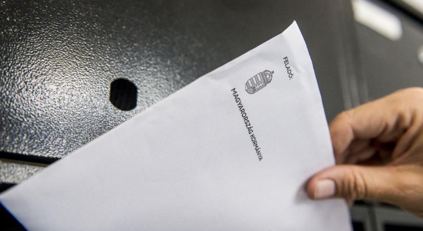„Nagyon kényelmetlen” a hatalomnak, hogy a civilek üres konzultációs íveket gyűjtenek