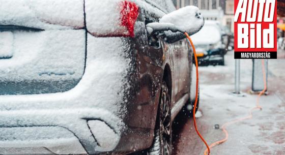 Kenyérpirítóval melegítette az akkumulátort: leégett az elektromos autó, a kocsibeálló és a szomszéd háza is kigyulladt