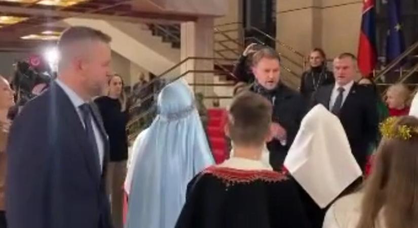 Matovič félbeszakította Pellegrini találkozóját a gyerekekkel – azt mondta nekik, a házelnök hazudik (VIDEÓ)