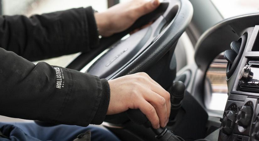 Egyelőre nem lesz jogosítványszigorítás a 70 év felettieknek
