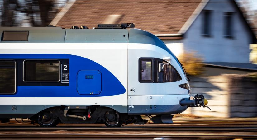Betelt a pohár a vasutasoknál: azonnali bértárgyalást követelnek, akár sztrájk is jöhet
