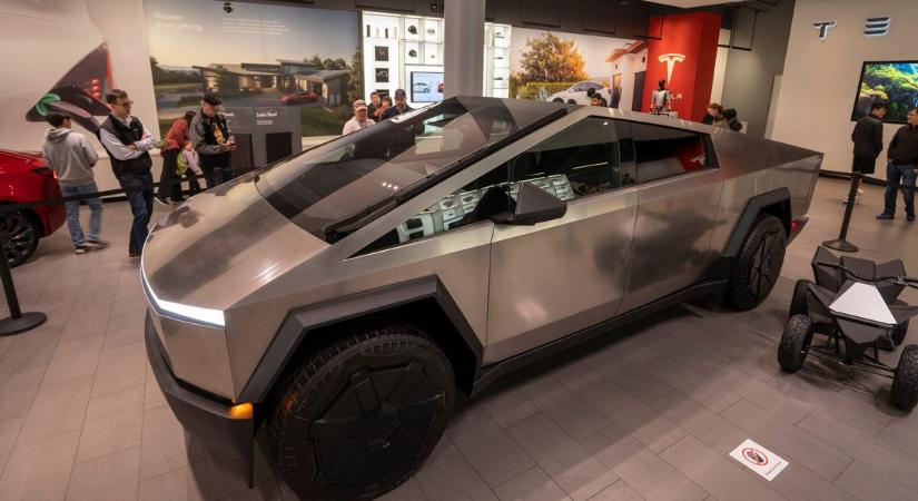 Túl veszélyes: Nem árulhatják Európában a Tesla Cybertruckját