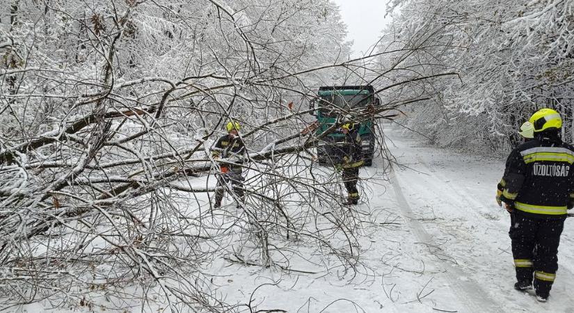 Fotókon a reggeli hókáosz, megbénult a fél ország