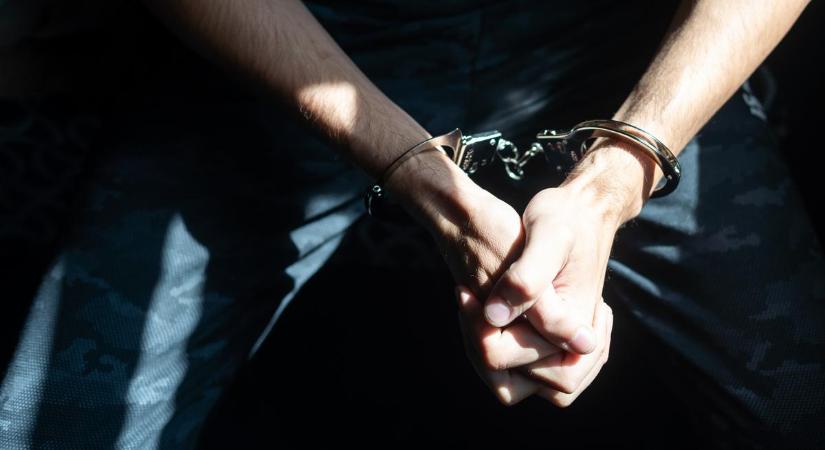 Elképesztő mennyiségű heroin került Budapestre: a droggal kereskedő férfi életfogytiglant kapott, de még mindig szökésben van