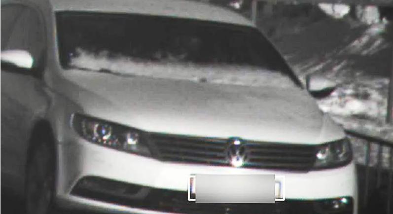 Hajmeresztő: hátrafelé haladva kapott bírságot egy Volkswagen az autópályán