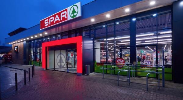 Új köntösben köszönti régi vásárlóit a másfél milliárd forintból modernizált újpesti SPAR szupermarket
