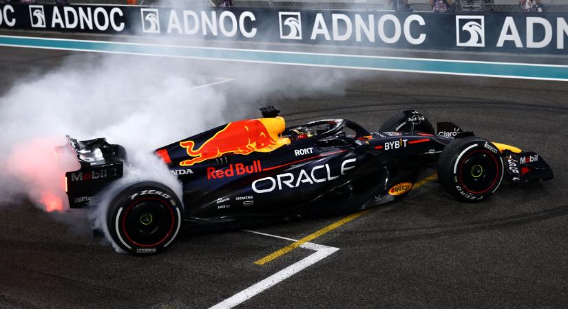 F1: Közel félmilliárdot követelnek Verstappentől