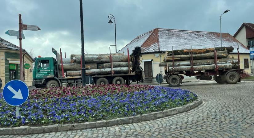 Sepsiszentgyörgyről kitiltják a nagy teherautókat