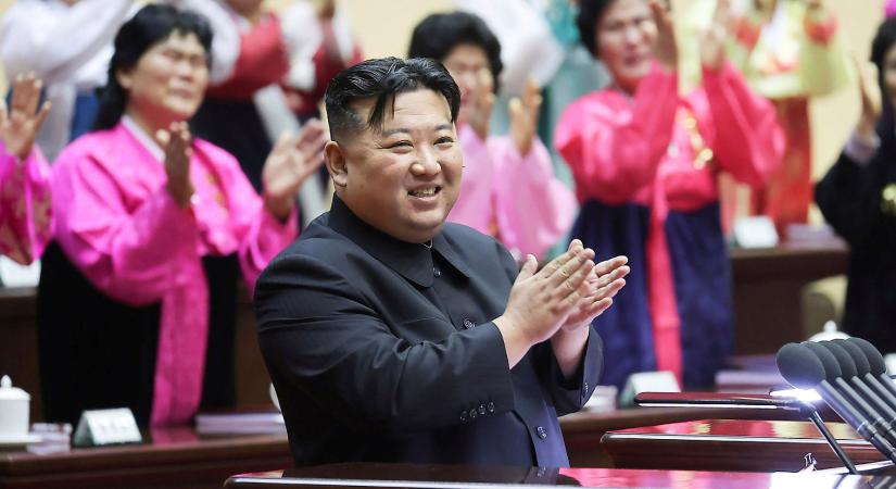 Kim Dzsongun sírva utasította az észak-koreai nőket, hogy szüljenek többet