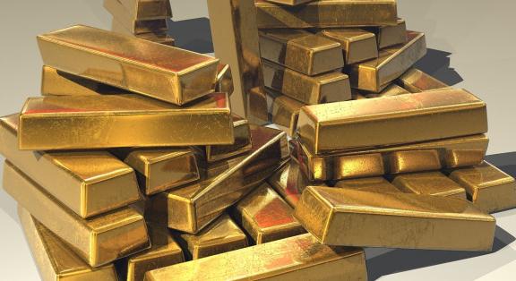 Két és fél évre ítéltek egy férfit, aki több mint 70 millió értékű pénzt és aranyat lopott egy pénzszállítóból