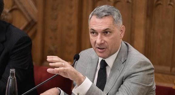 Lázár János szerint még idén dönthetnek a 14 éven aluliak ingyenes utazásáról