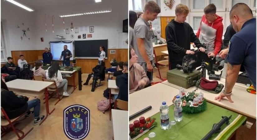 Ismét középiskolába látogattak Kiskunfélegyházán a toborzók