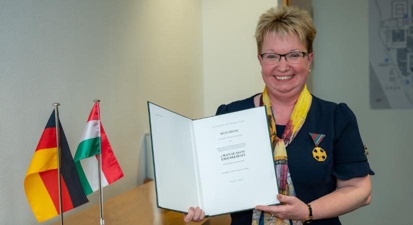 Máté Szilvia, a BD-EXPO Kft. ügyvezetője Magyar Arany Érdemkereszt kitüntetést kapott Novák Katalin köztársasági elnöktől