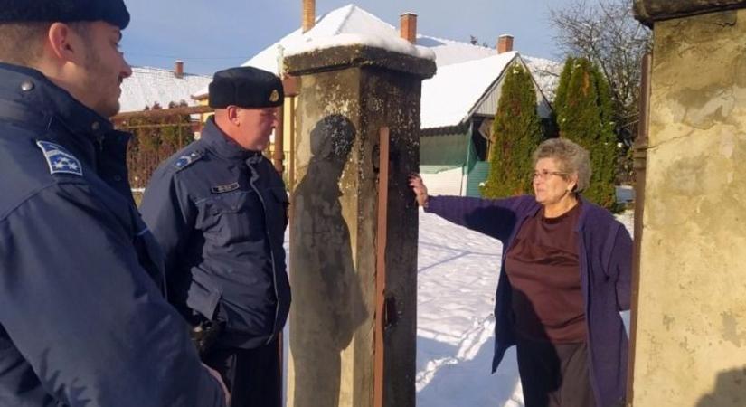 Beköszöntött a hideg, ezért fokozottabban figyeljünk az egyedül élőkre