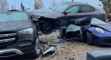 Egy Porschét és egy Mercedest is összetört ügyfele Alfa Romeójával egy szervizes