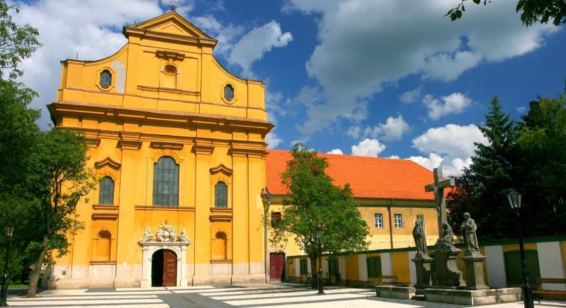 Belvárosi Szentháromság Nagytemplom Szolnok