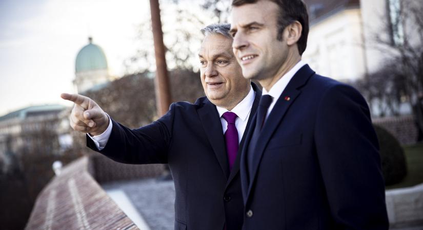 Kompromisszumra bírná Orbán Viktort a francia államfő