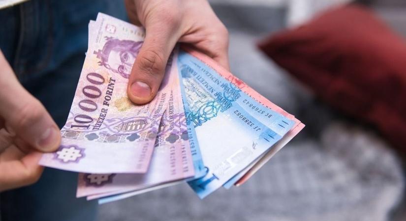 Pénzzel segítik az ünnepi készülődést