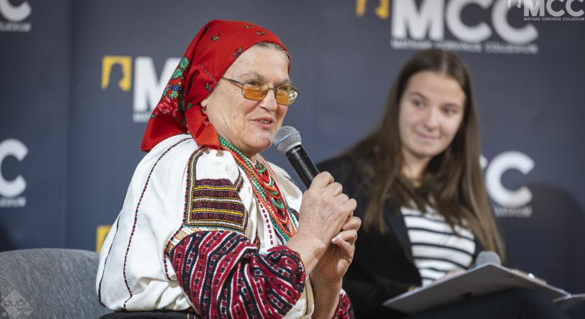 Megmaradás Csángóföldön – adventi beszélgetés Nyisztor Ilona népdalénekessel