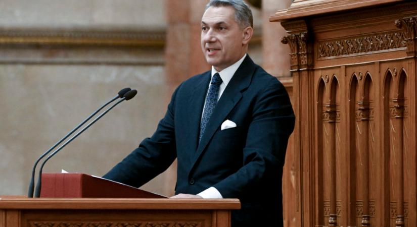 Átadta a felújított Andrássy-kastélyt Lázár János