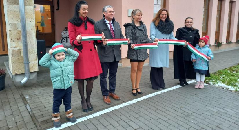 Minibölcsődét avattak Csobajon