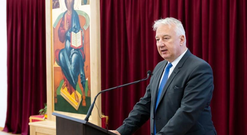 „Az állam fillérre ugyanúgy finanszírozza az egyházi és az állami iskolákat”