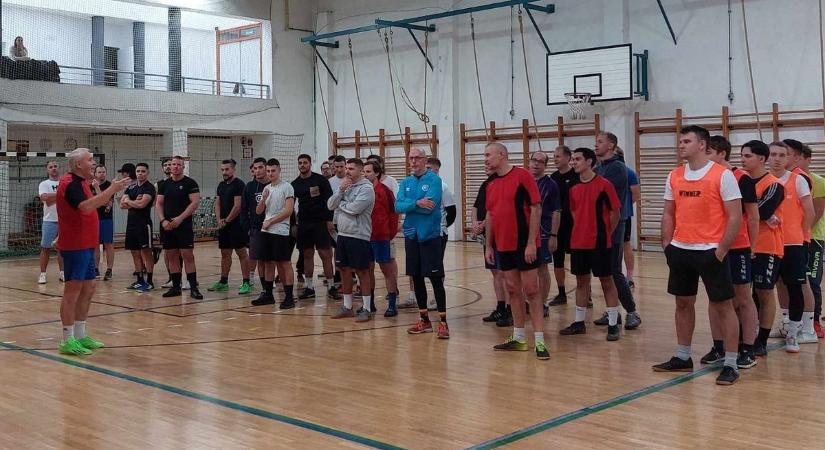 Jubileumi öregfiúk focitornát rendeztek a veszprémi Ipariban