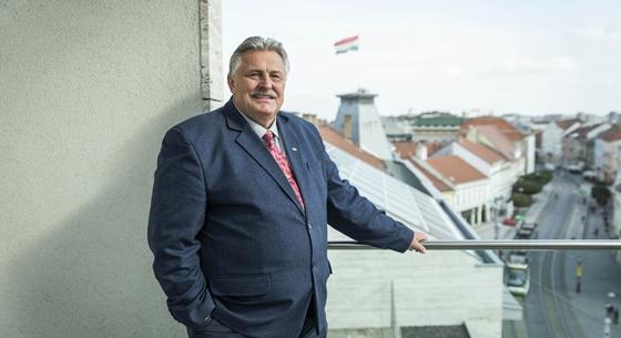 Veres Pál polgármester újraindulását támogatja a Momentum Miskolcon