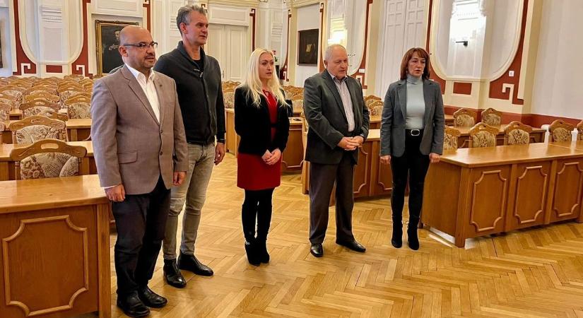 Esküt tettek a helyi választási bizottság tagjai Kalocsán