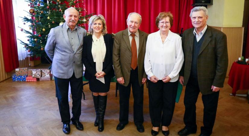 Karácsonyi ünnepséget tartottak MOL Bányász Nyugdíjas Klub tagjai Nagykanizsán