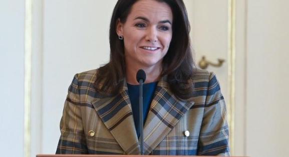 Novák Katalin nem éppen környezetbarát módon érkezett meg a klímacsúcsra