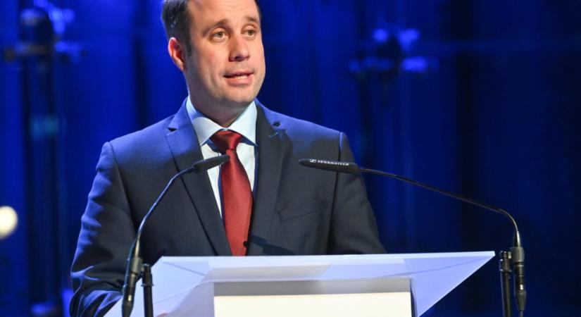 Dömötör Csaba: A válságok ellenére rekordközeli szinten a turizmus