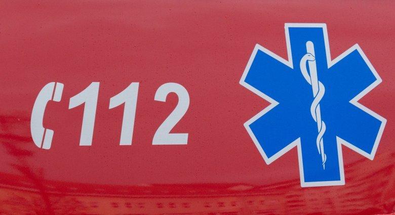 Roncsok közé szorult a gépkocsivezető, elterelték a forgalmat